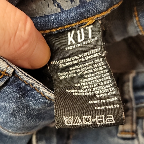 Kut From the Kloth Distress Capri - Picture 3 of 9